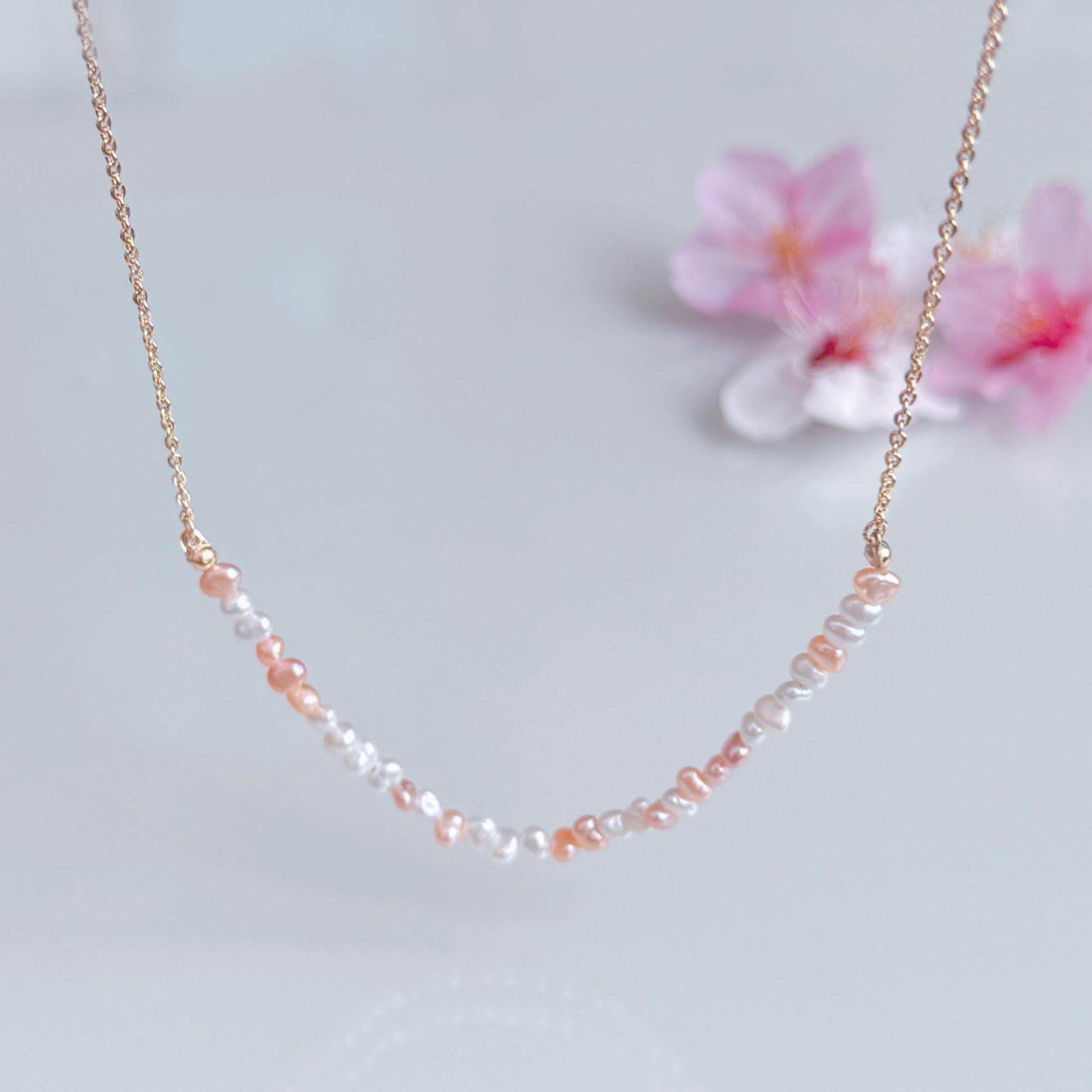桜色 サーモン ピンク ホワイト 極小 ベビーパール ネックレス 小さいパール 14kgf  誕生日 ギフト プレゼント1枚目の画像