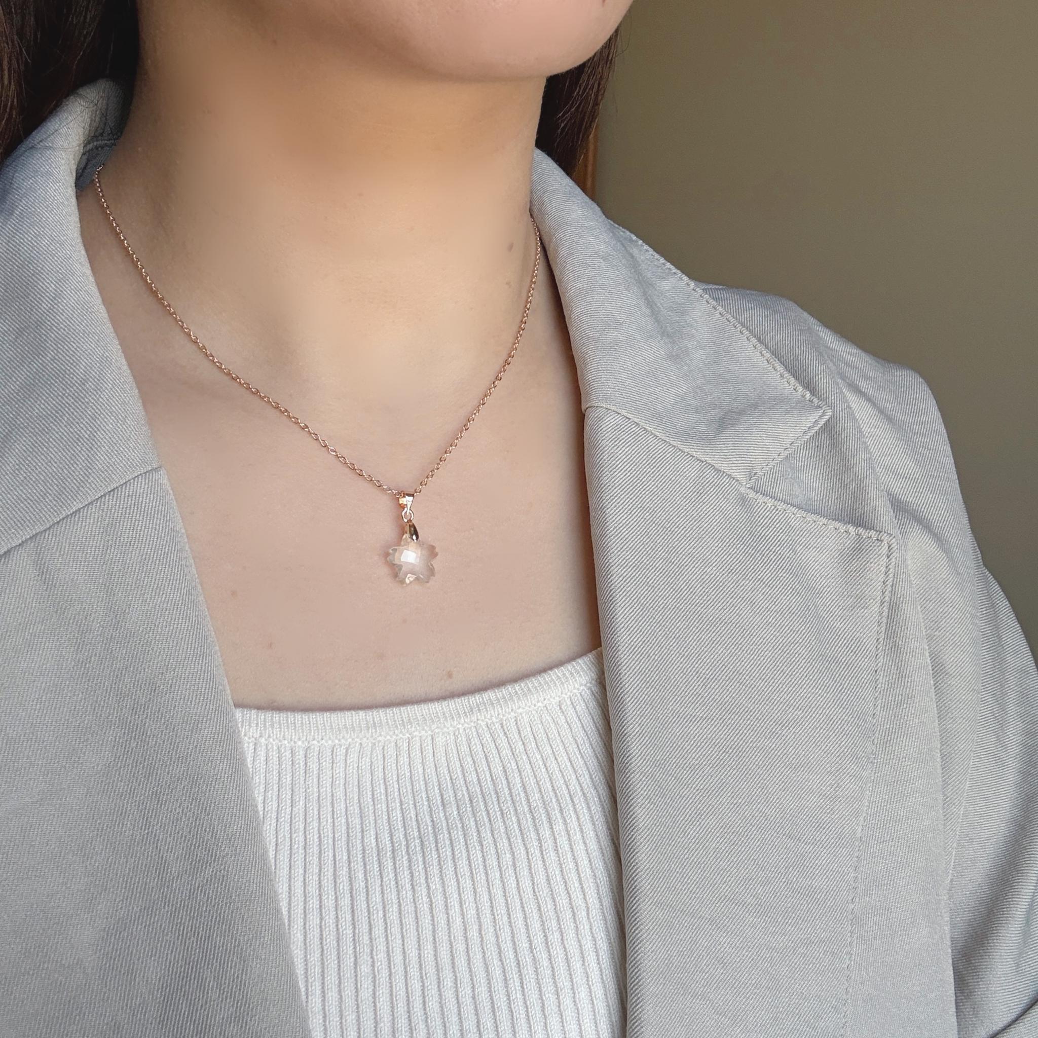 天然石 桜 ネックレス 14kgf アイスクォーツ 金属アレルギー 対応 誕生日 プレゼント ギフト 桜モチーフ | 2枚目