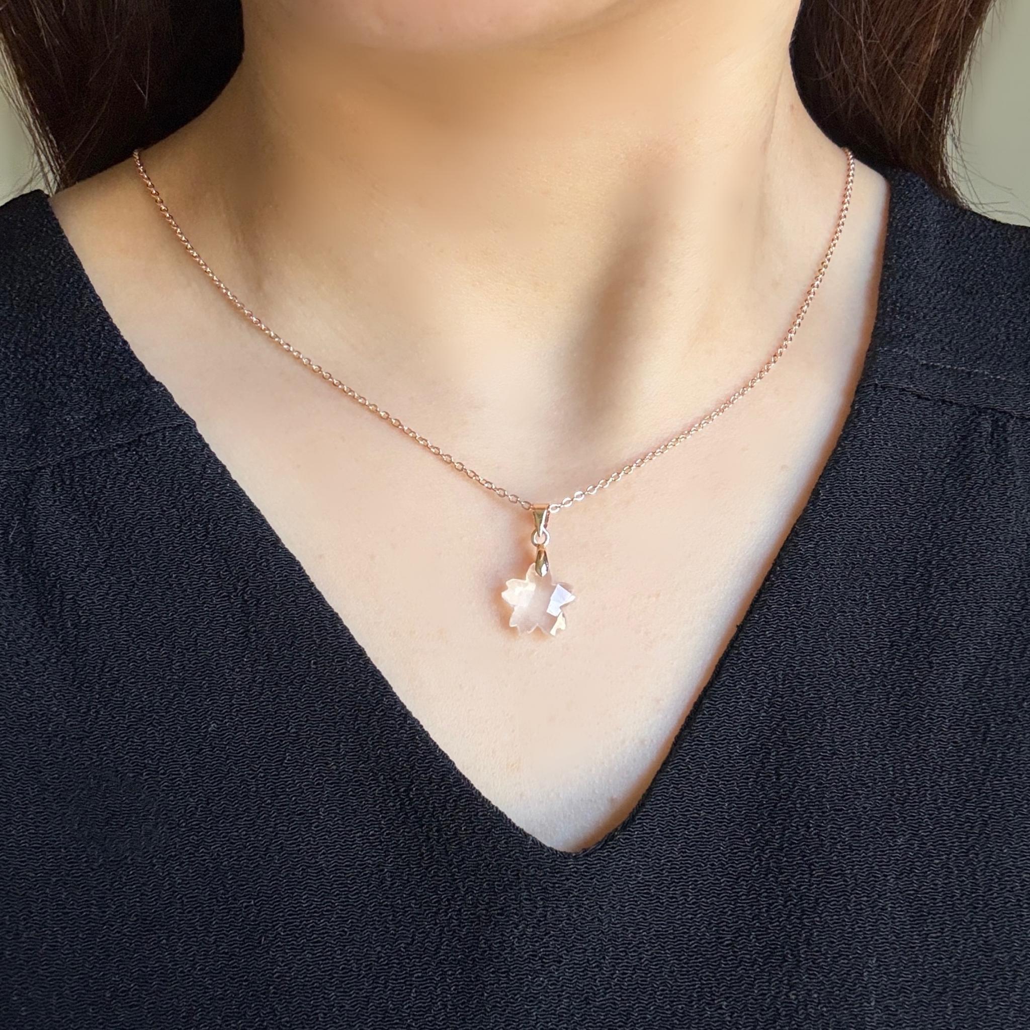 天然石 桜 ネックレス 14kgf アイスクォーツ 金属アレルギー 対応 誕生日 プレゼント ギフト 桜モチーフ | 4枚目