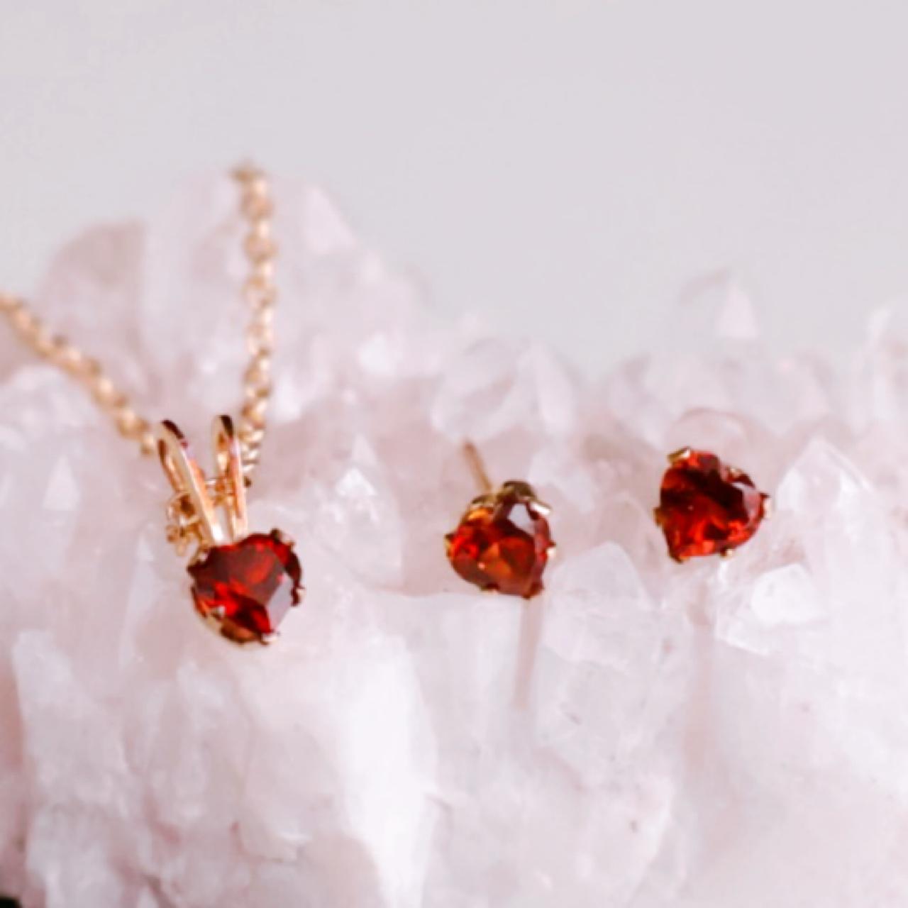 《1月誕生石》秋色 ガーネット 大人 ハート スタッドピアス 金属アレルギー プレゼント 誕生日 ギフト 14kgf | 3枚目
