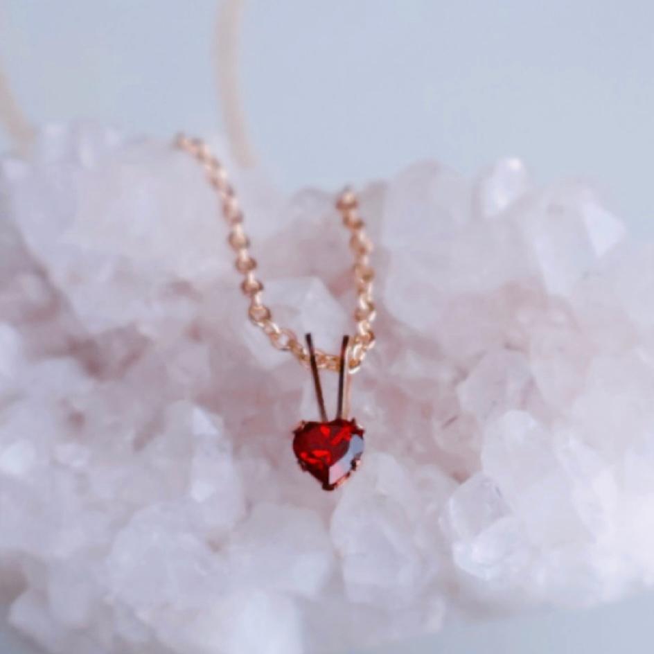 《1月誕生石》秋色 ガーネット 大人 ハート プチ ネックレス  金属アレルギー 14kgf プレゼント 誕生日 ギフト1枚目の画像