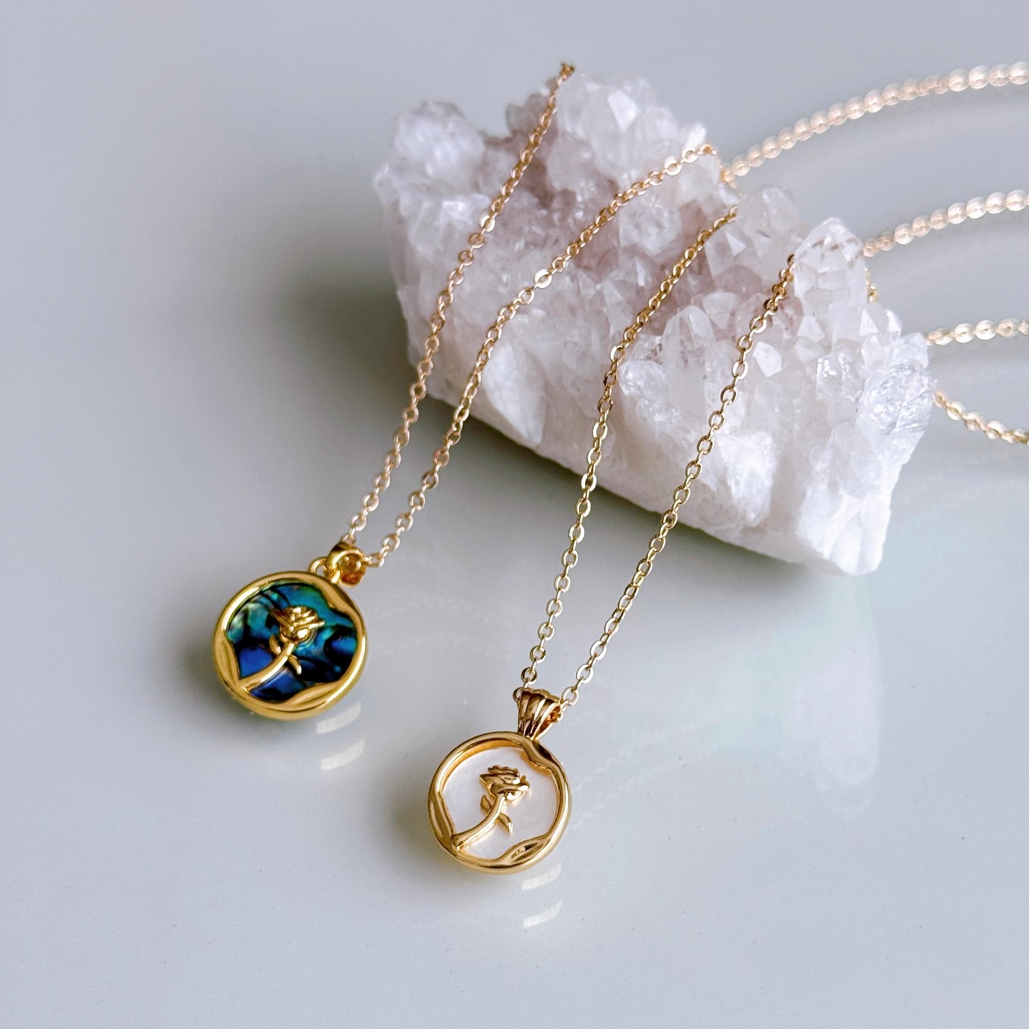 【選べるカラー】アバロンシェル ホワイトシェル 大人 上品 薔薇モチーフ ネックレス  誕生日 クリスマス プレゼント1枚目の画像