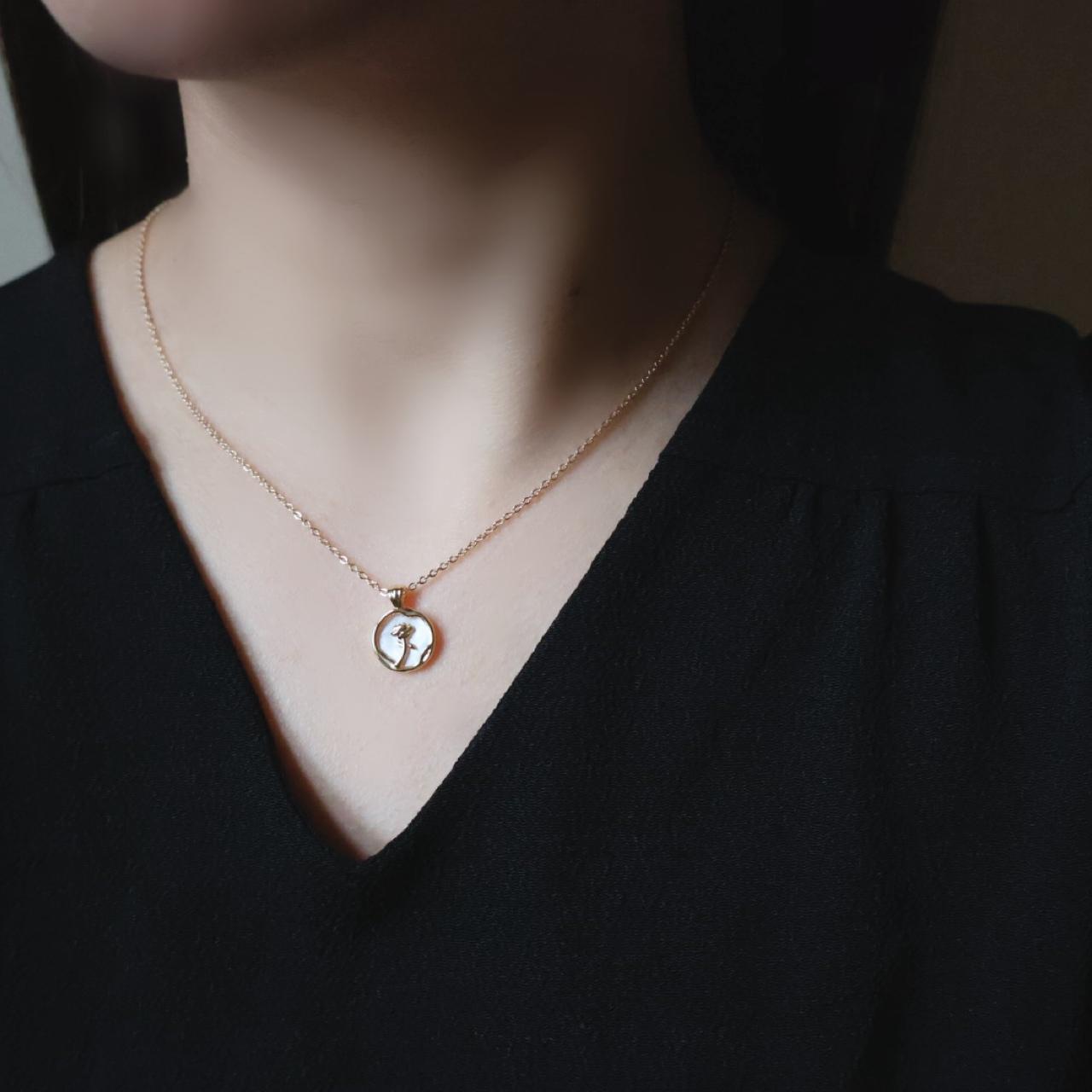 【選べるカラー】アバロンシェル ホワイトシェル 大人 上品 薔薇モチーフ ネックレス  誕生日 クリスマス プレゼント | 10枚目